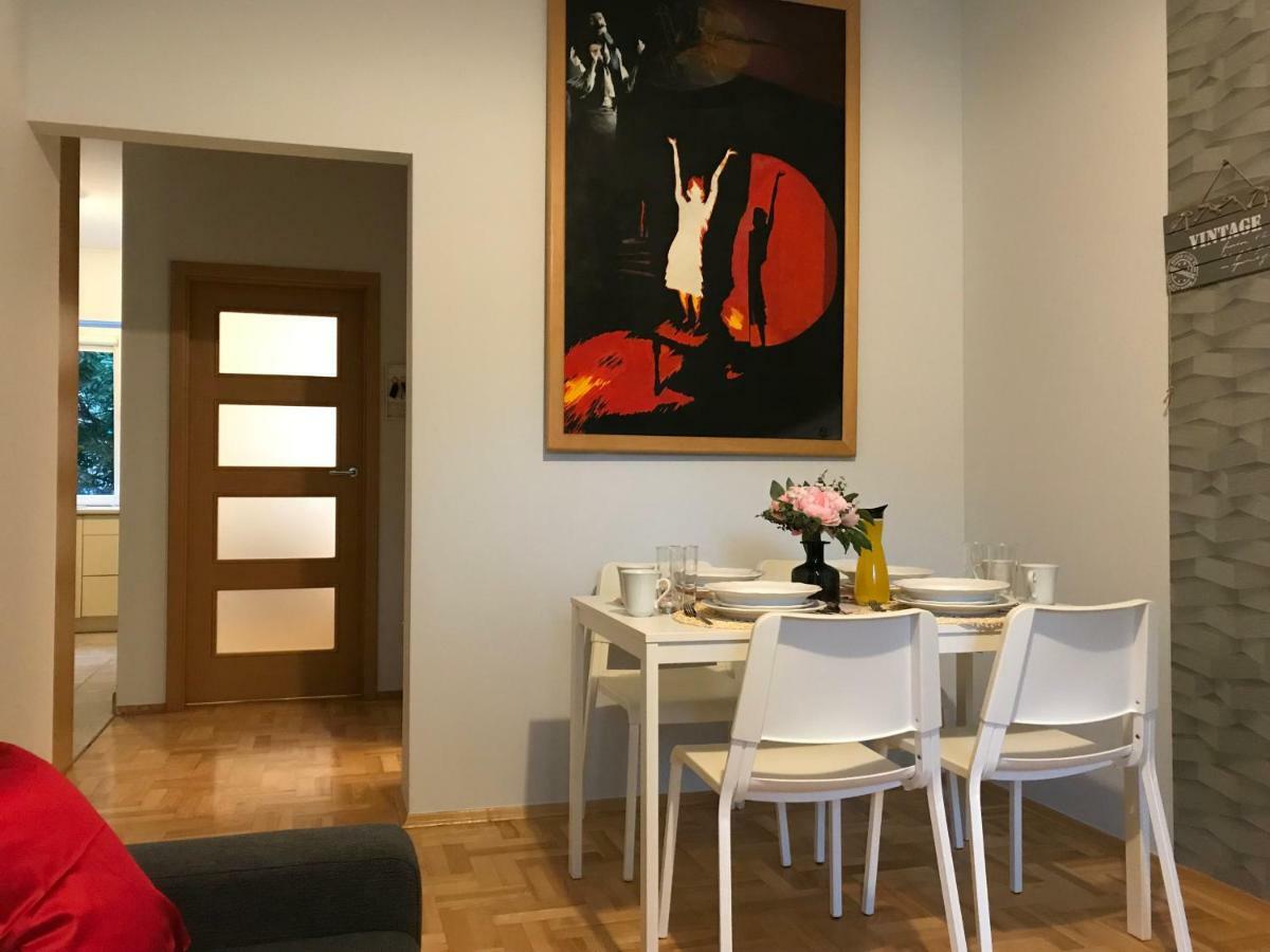 Rent0nline Hoza Center Metro Warszawa