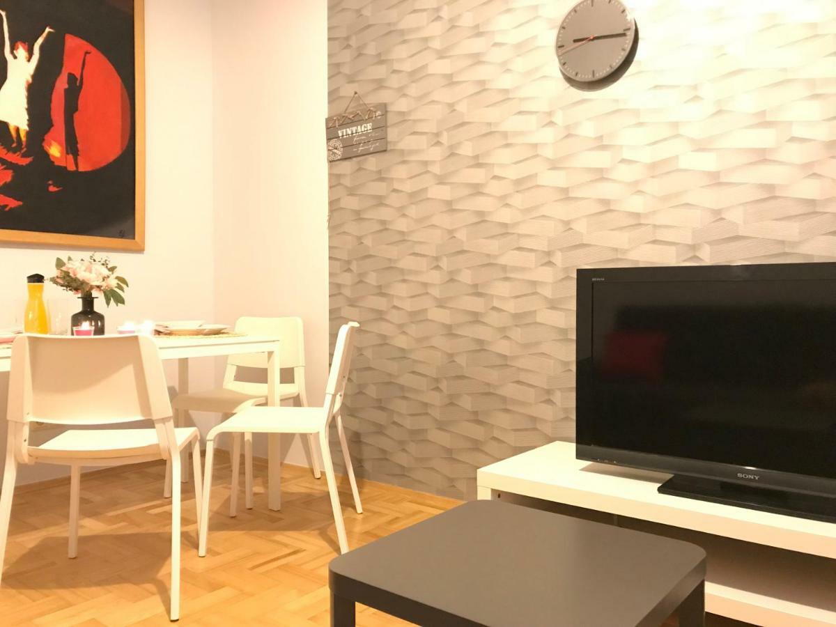 Rent0nline Hoza Center Metro Butas Warsaw
