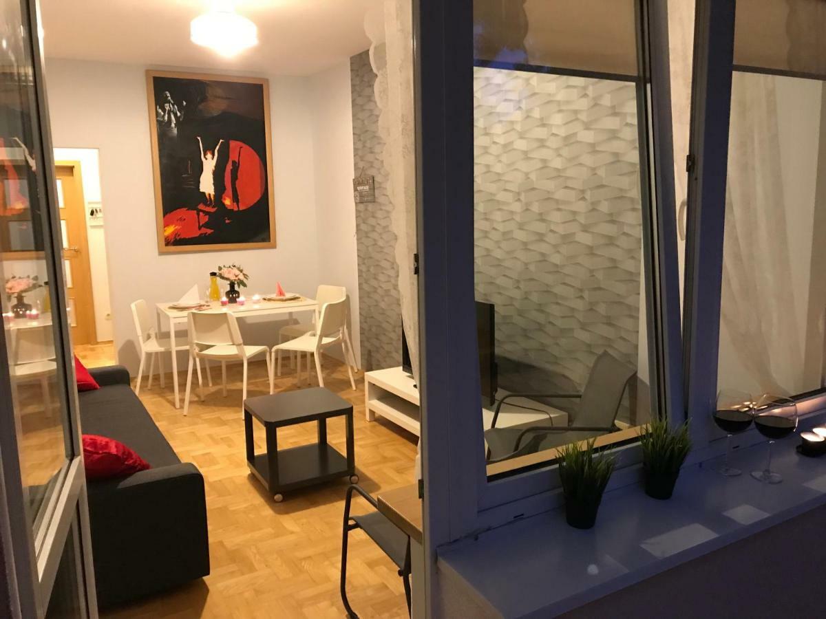 Rent0nline Hoza Center Metro Butas Warsaw